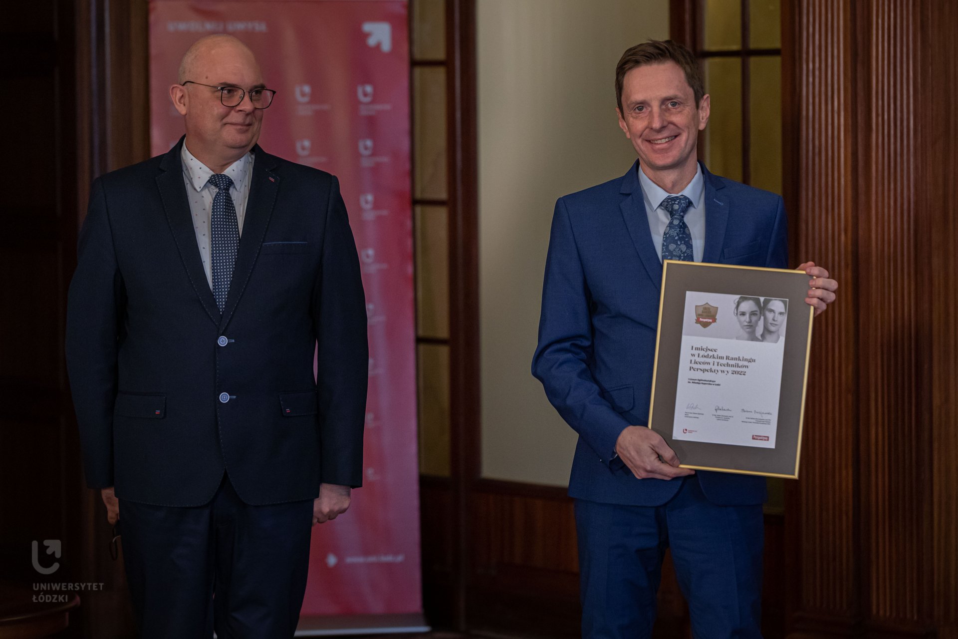 Wręczenie dyplomu dla I Liceum Ogólnokształcące im. Mikołaja Kopernika w Łodzi 