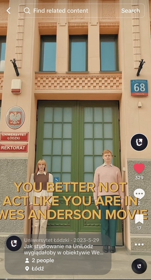 Para ambasadorów UniLodz przed rektoratem Para ambasadorów UniLodz przed rektoratem