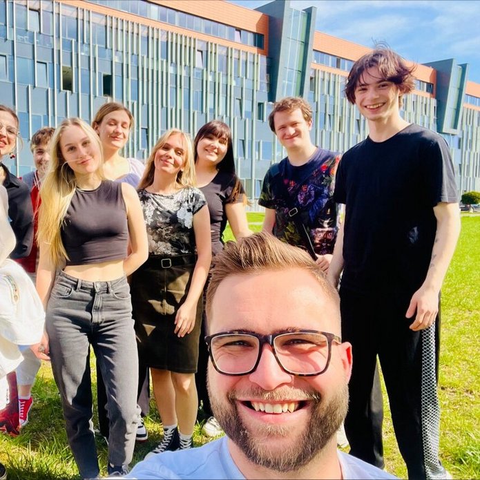 dr Tomasz Ciesielski i jego studenci