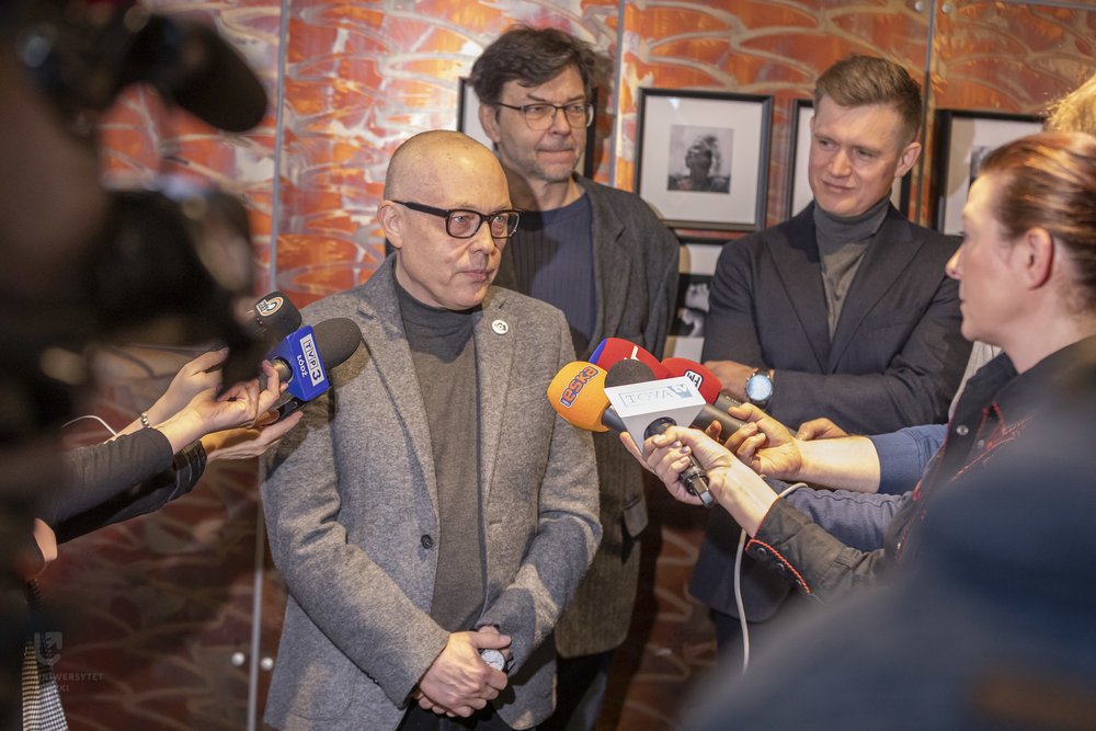 prof. Marek Domański podczas briefingu