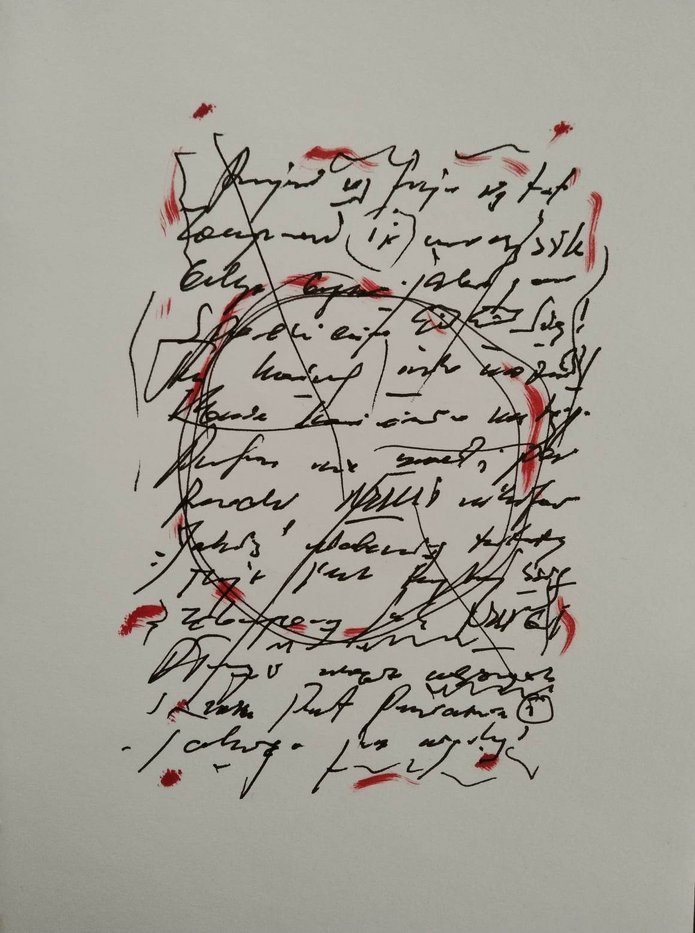 Zdjęcie przedstawia kaligrafię w kolorze czarnym i szarym oraz wzory graficzne w odcieniach czerwieni.