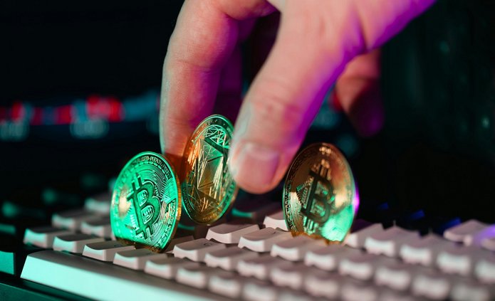 Monety na klawiaturze