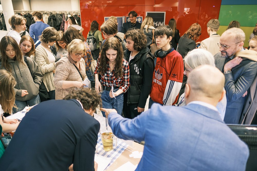 Tłumy przy stoiskach