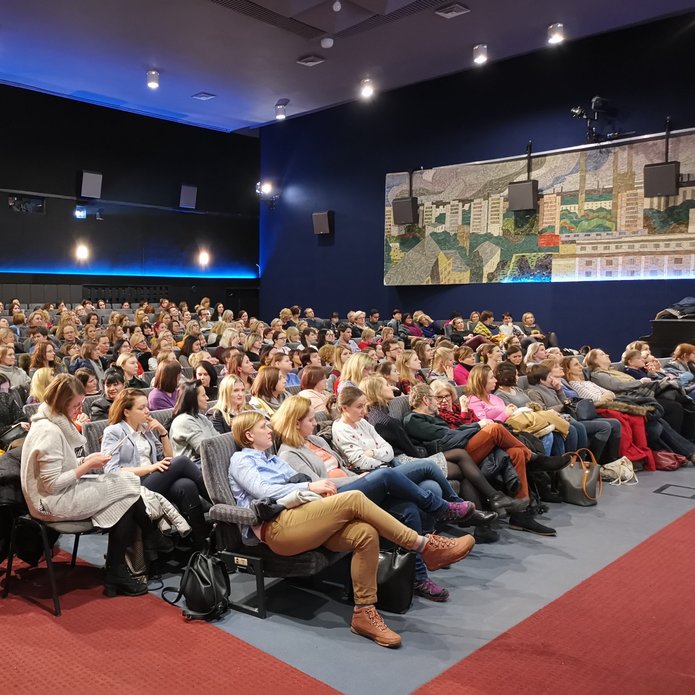 publiczność w Kinie Charlie