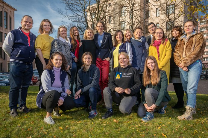 [Translate to English:] Zespół BWZ UŁ w plenerze. 