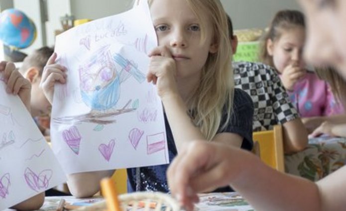 Children painting card designs for the University of Lodz campaign "Flowers? - No, thank you?"