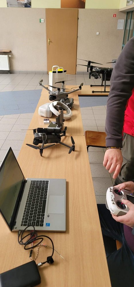 zdjęcie dronów zrobione w ramach konferencji Bezpieczeństwo cywilne XXI Wieku