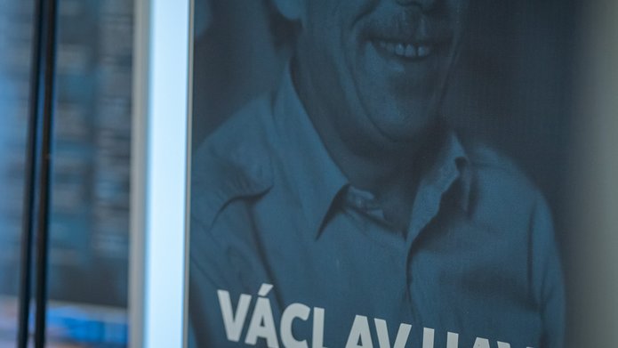 wystawa plakat z Vaclavem Havlem