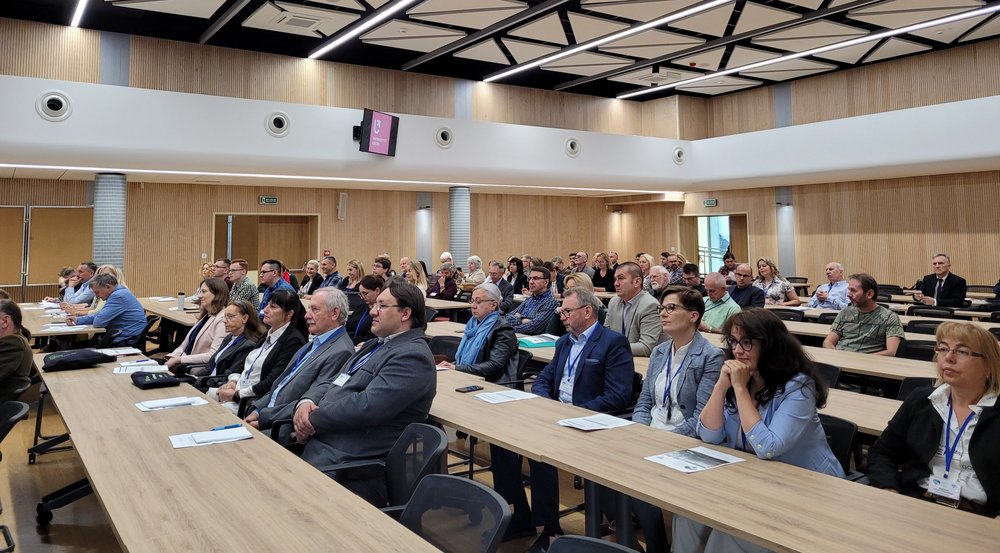 [Translate to English:] Uczestnicy kongresu podczas wykładu