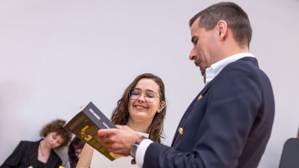 Vice-Rector Prof. Krzysztof Pabis with a programme participant