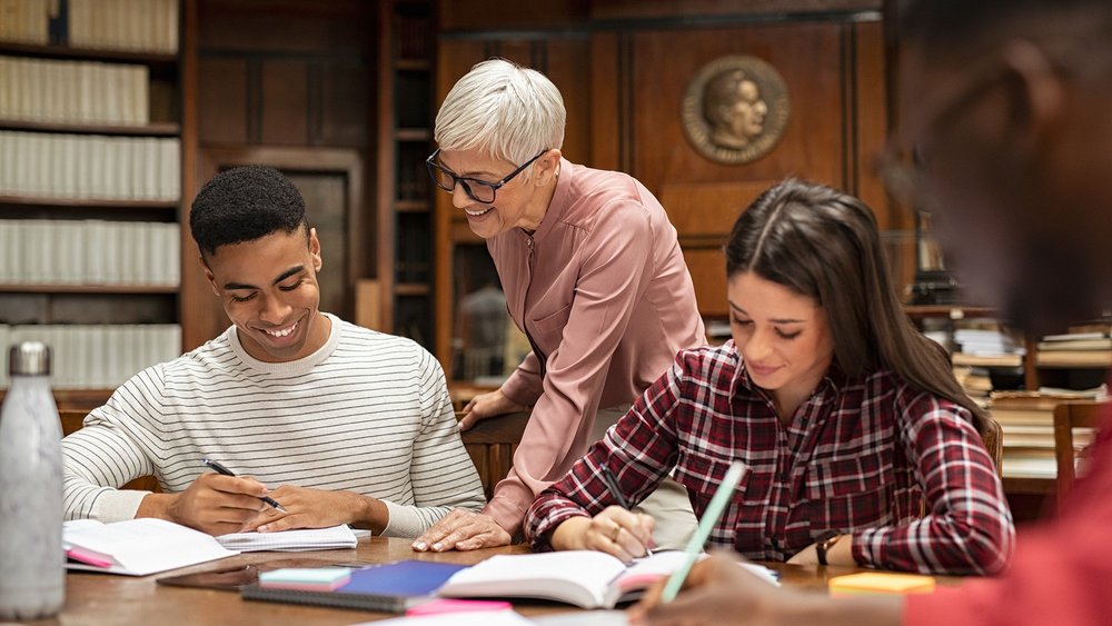 osoby studiujące wraz z prowadzącą
