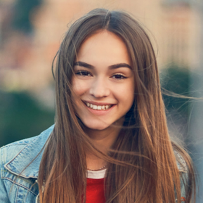 Uśmiechająca się dziewczyna