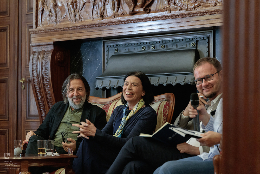 Zdjęcie mówiących trzech osób Zdjęcie mówiących trzech osób