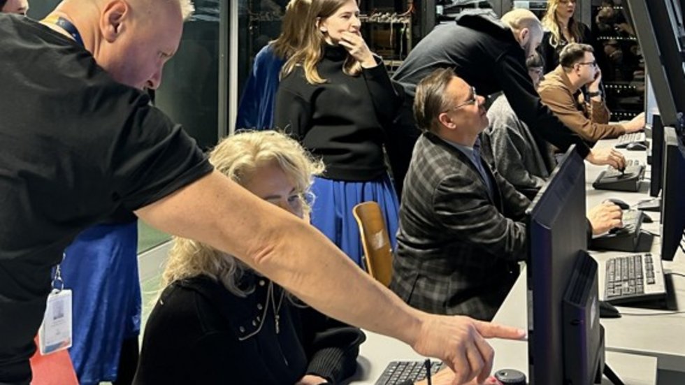 [Translate to English:] ludzie oglądają ekrany