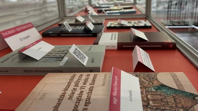 a decorative element - a display of books