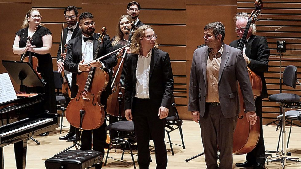 The piano duet in a concert hall