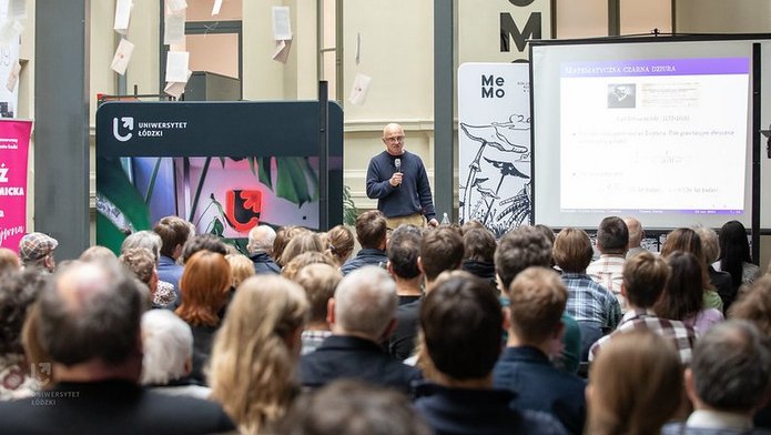 Zdjęcie publiczności podczas wykładu prof. Macieja Dunajskiego