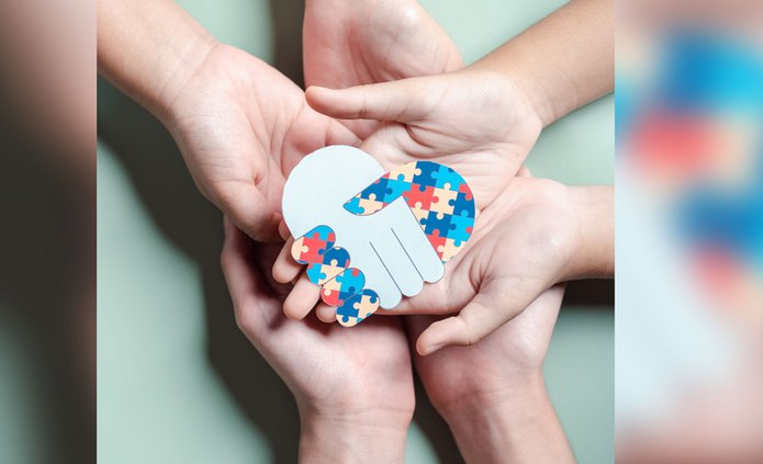 dłonie trzymające serce