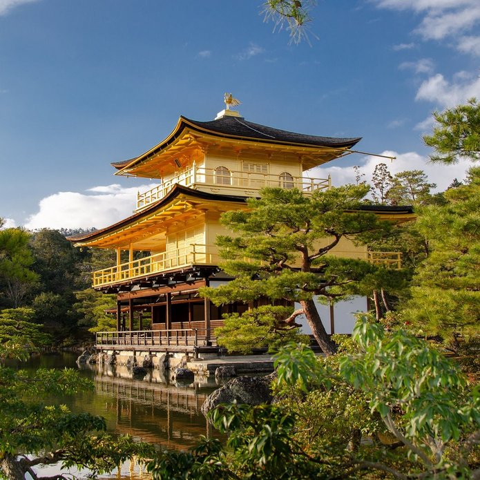 budynek klasztor japoński w ogrodzie