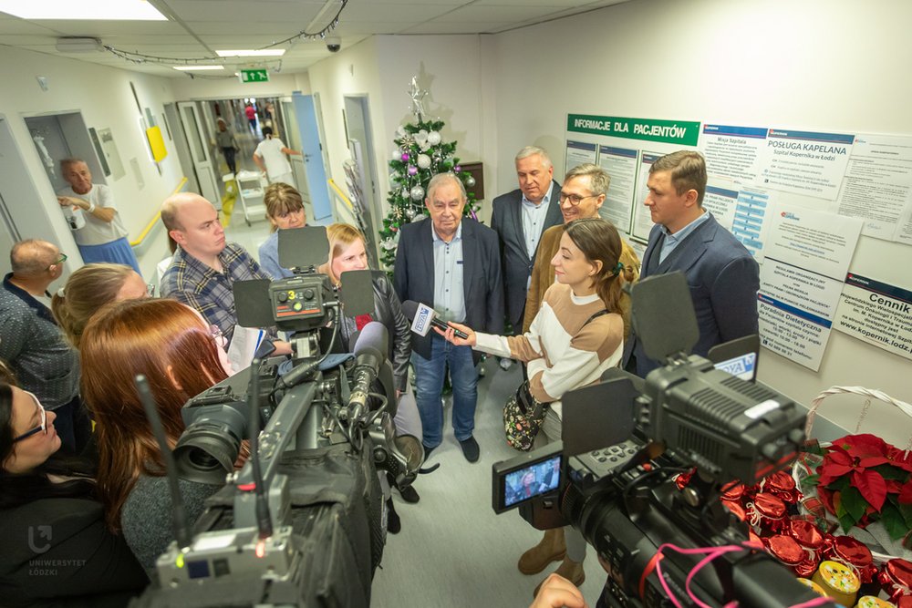 Uroczystość przekazania miodów pacjentom Szpitala im. Kopernika