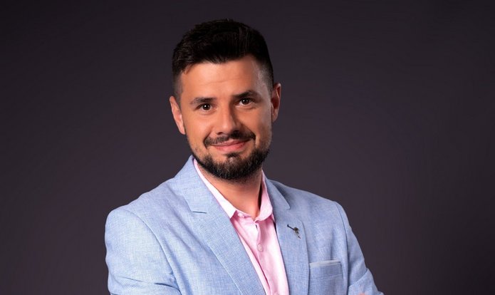 portret Sebastian Grochala