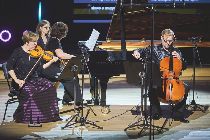  The Vivo Trio during a concert