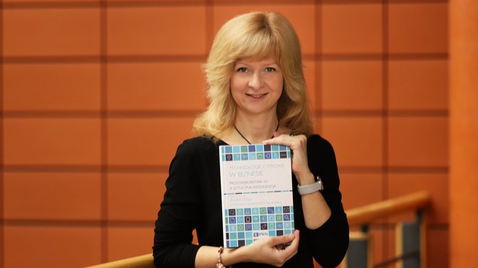 dr Dominika Kaczorowska-Spychalska z książką