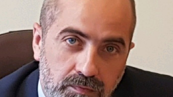 a portrait photo of Dr Krzysztof Kurosz
