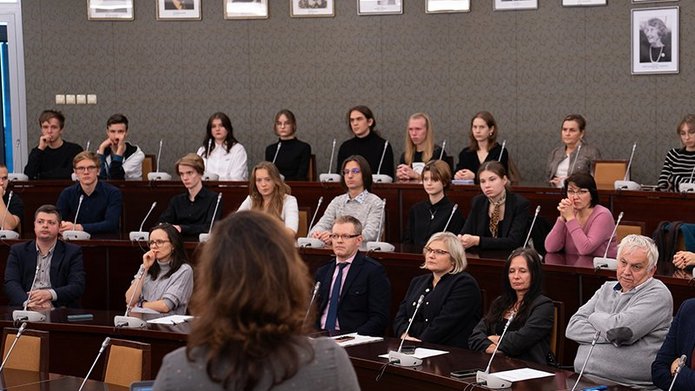 Mentors and students in the Hall of the Council of the University of Lodz Faculty of Law and Administration