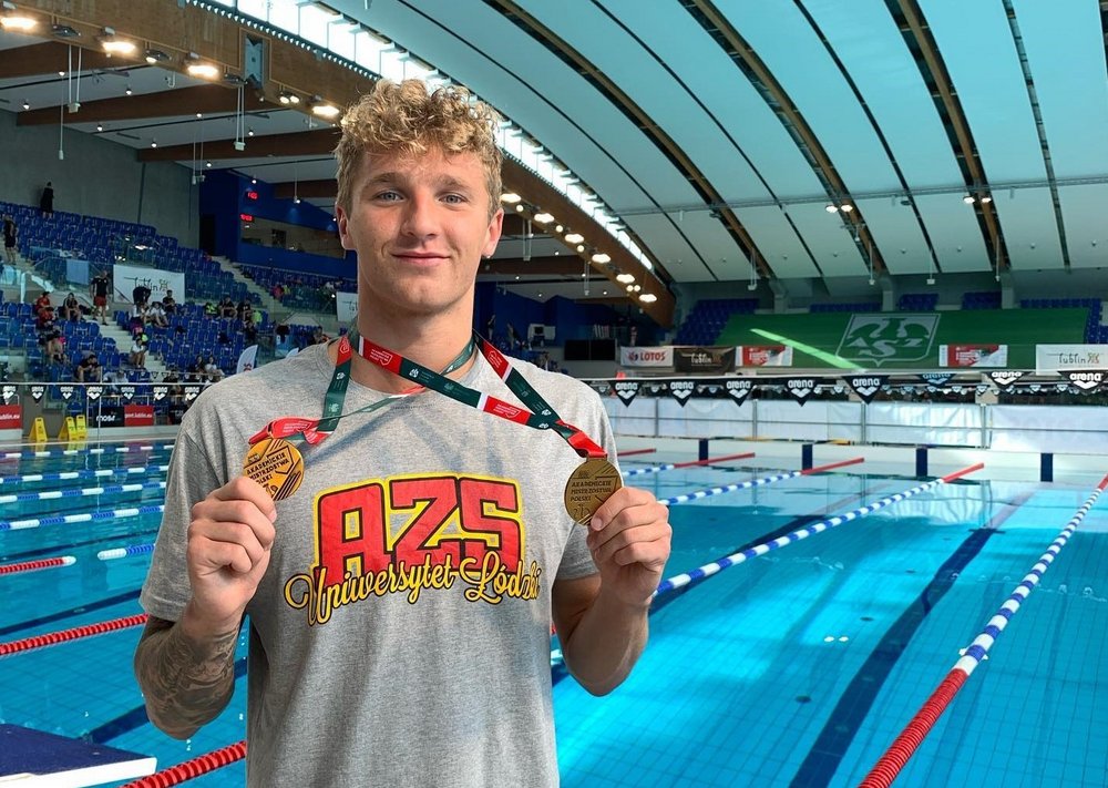 Portret Jakuba Kraski z medalami