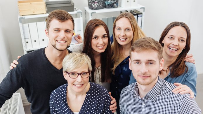 grupa ludzi_element dekoracyjny