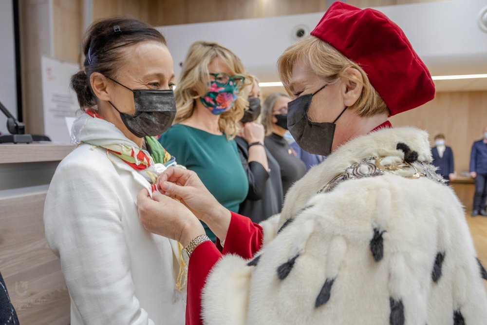 Ceremony on the occasion of National Education Day, the UL Rector pins the Medal of the Commission of National Education