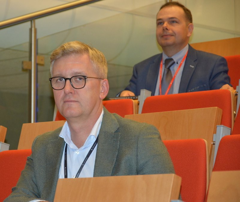 na pierwszym planie - prof. Piotr Cyganik, Uniwersytet Jagielloński, na drugim planie: dr. hab. Karol Szałowski, prof. UŁ