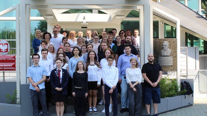 Uczestnicy seminarium podsumowującego VII edycję programu "Zdolny uczeń-świetny student" na WBIOŚ