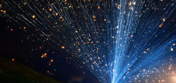 Obraz zawierający fajerwerki, na wolnym powietrzu, gwiazda, noc