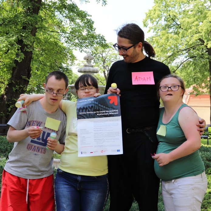 Dr Adam Drozdowski z uczestnikami projektu