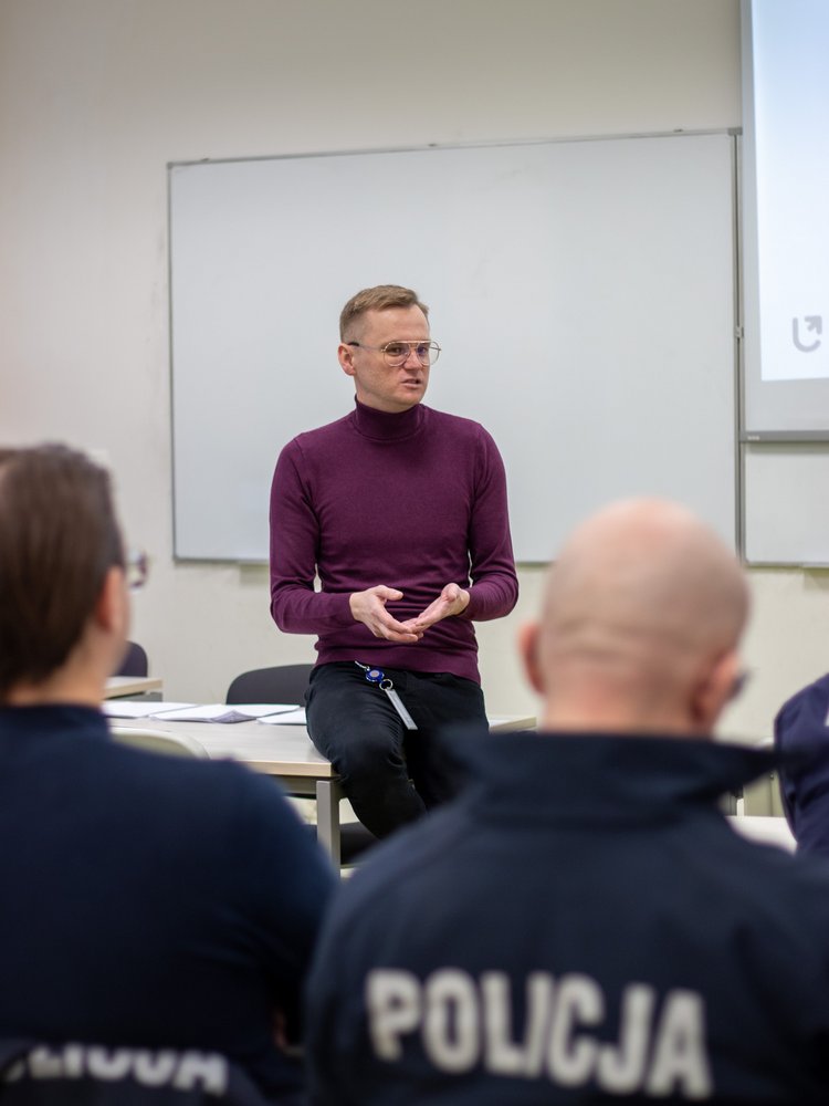 Dr Mateusz Gaze during the class