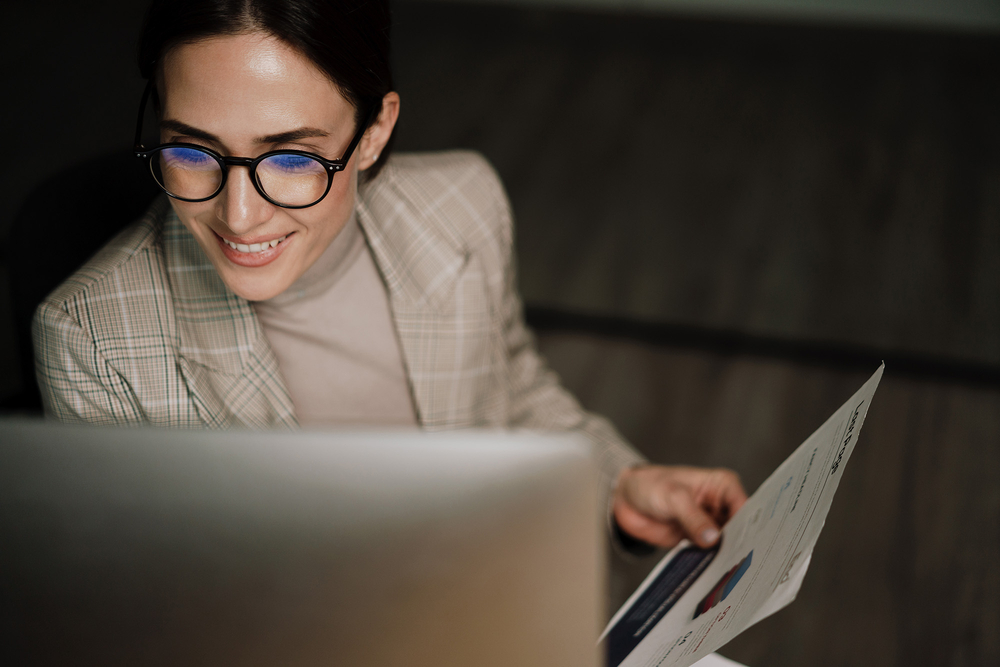 kobieta podczas zajęć online