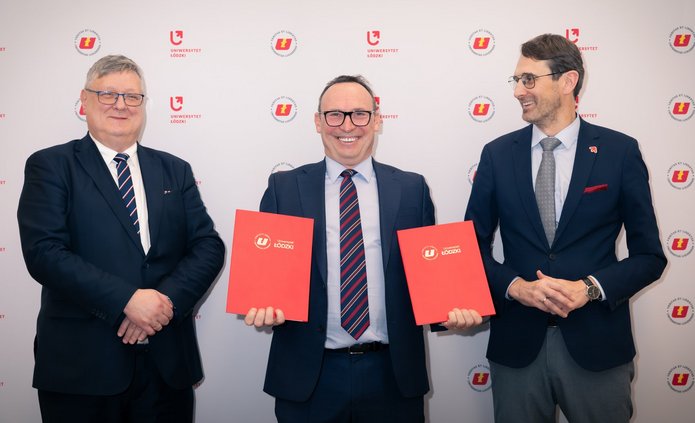  Signing the agreement between the university of Lodz and the Lodz Football Association