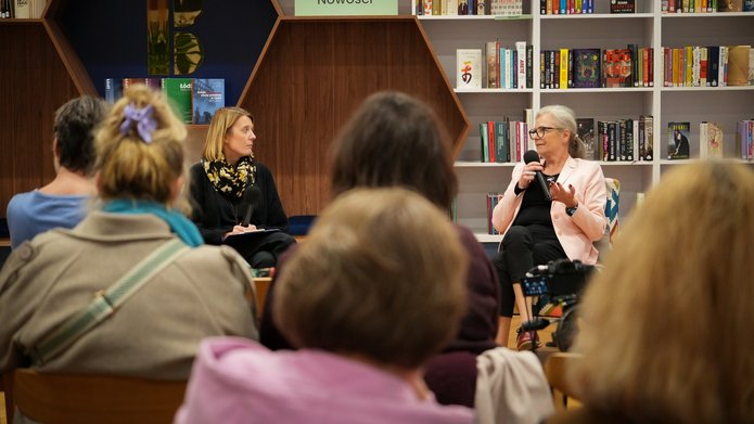 Marta Szewczyk od lewej, prof. Dorota Merecz-Kot od prawej, goście spotkania