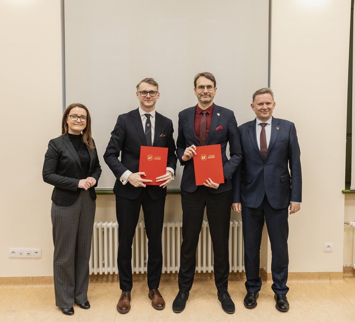A group photo of representatives of Widzew Łódź and the University of Lodz
