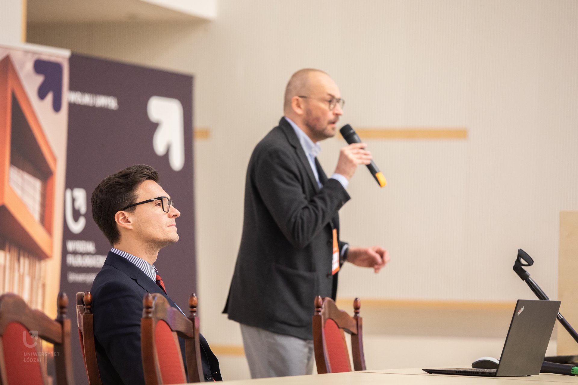 prof. Łukasz Bogucki podczas wykładu dla społeczności UŁ