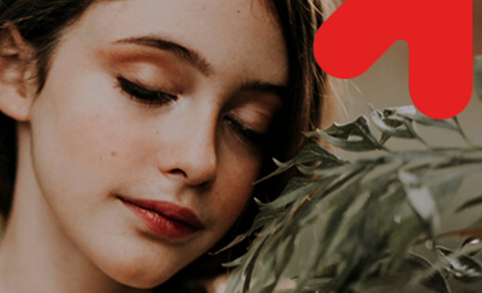 Plakat z długowłosą dziewczyną