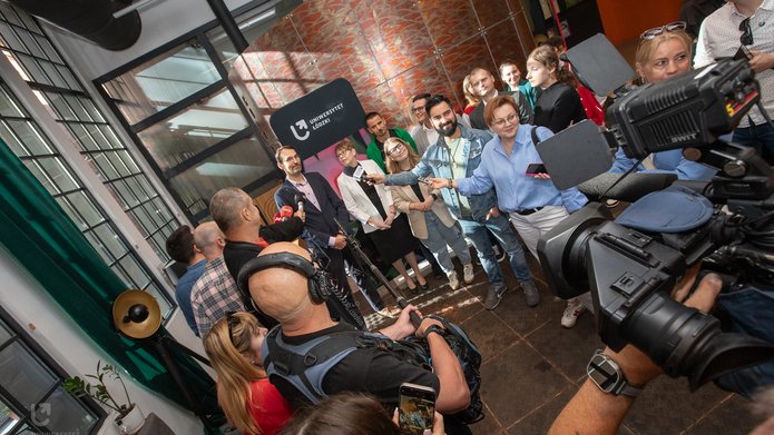 prof. Rafał Matera podczas briefingu