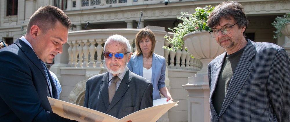 Dr Maciej Świerkocki odbiera Nagrodę Miasta Łodzi