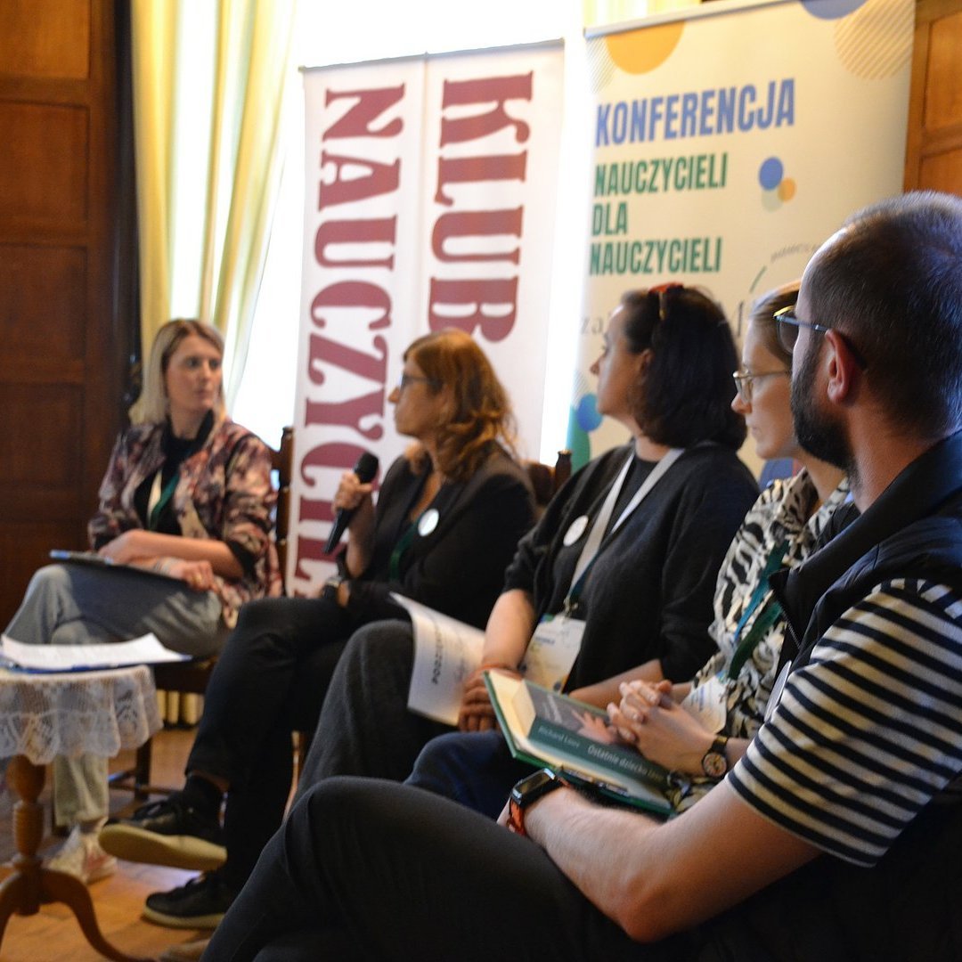 prelegenci konferencji podczas wypowiedzi