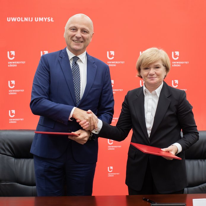 signing the contract - CEO of Accenture and the Rector of the University of Lodz