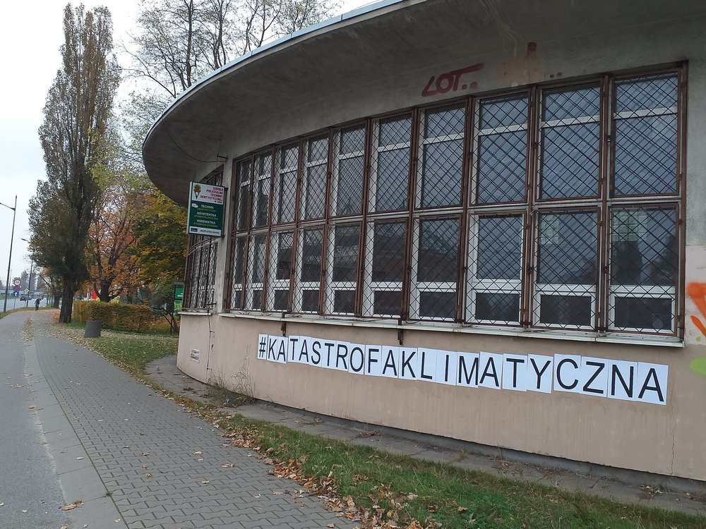 Budynek z graffiti - Katastrofa klimatyczna