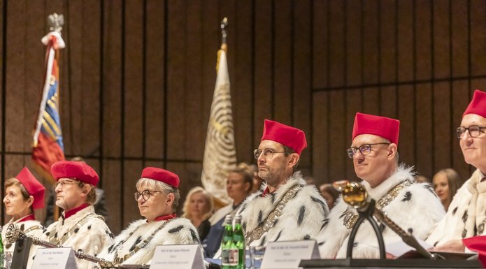 Rektorzy łódzkich uczelni publicznych w strojach ceremonialnych