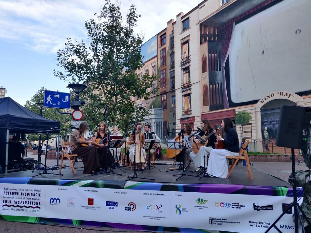 zespół podczas występu